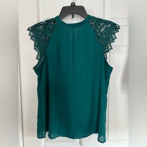 Green, Express, short sleeve top in size medium.